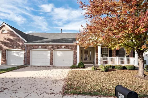 864 Waterford Villas Dr, Lake Saint Louis, MO 63367