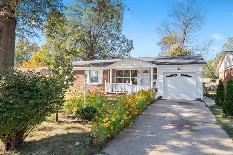 9227 Papoose Dr, Saint Louis, MO 63123