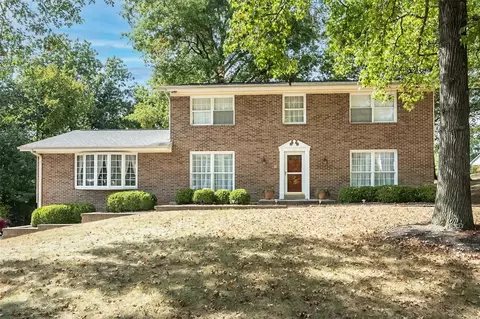 7 Woods Hill Dr, Town And Country, MO 63017