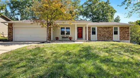 21 Chauser Dr, Saint Peters, MO 63376