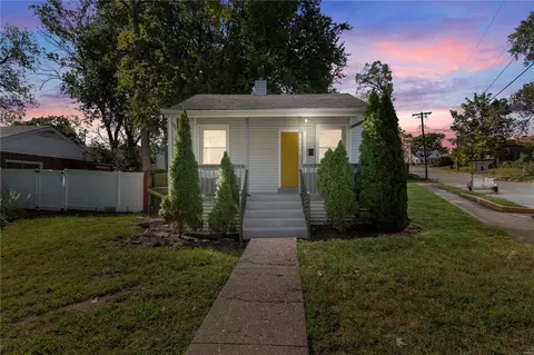 8426 Orchard Ave, Saint Louis, MO 63132