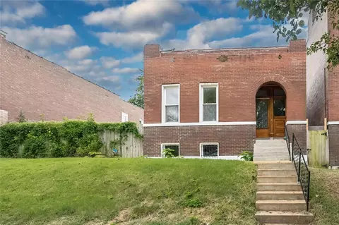 3220 Itaska St, Saint Louis, MO 63111
