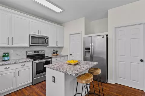Kitchen - 7322 Macleod Ln, O'fallon, MO 63368 photo 2 of 3