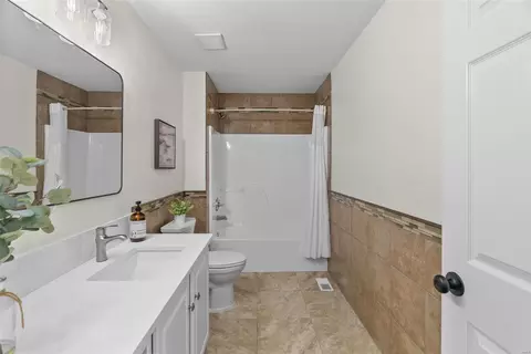 Bath - 7322 Macleod Ln, O'fallon, MO 63368 photo 4 of 4