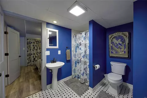 Bath - 219 E Jackson Rd, Saint Louis, MO 63119 photo 5 of 8