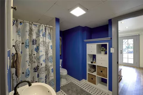 Bath - 219 E Jackson Rd, Saint Louis, MO 63119 photo 4 of 8