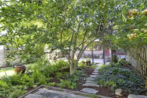 Exterior - 219 E Jackson Rd, Saint Louis, MO 63119 photo 17 of 22