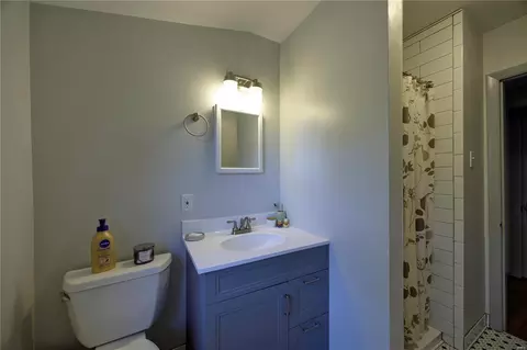 Bath - 219 E Jackson Rd, Saint Louis, MO 63119 photo 7 of 8