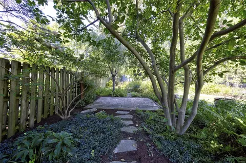 Exterior - 219 E Jackson Rd, Saint Louis, MO 63119 photo 14 of 22