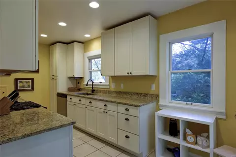 Kitchen - 219 E Jackson Rd, Saint Louis, MO 63119 photo 1 of 3