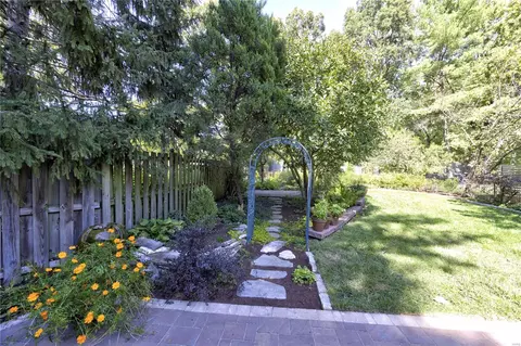 Exterior - 219 E Jackson Rd, Saint Louis, MO 63119 photo 13 of 22