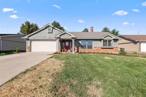 4 Crescent Hills Dr, Saint Peters, MO 63376