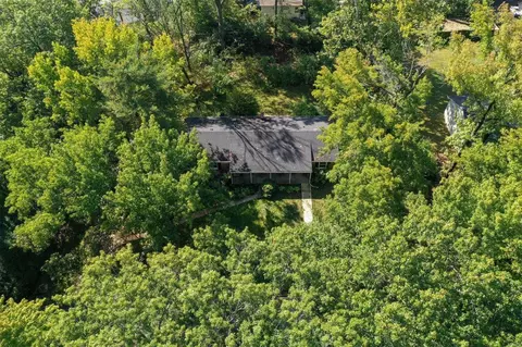 24 Beaver Dr, Creve Coeur, MO 63141