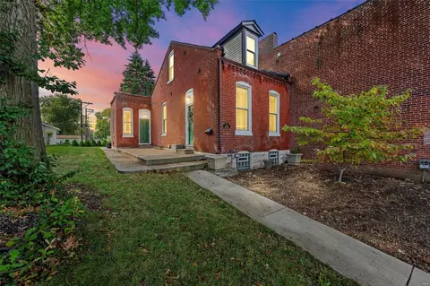 3142 Arsenal St, Saint Louis, MO 63118