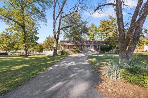 Exterior - 447 Radford Ln, Ballwin, MO 63021 photo 5 of 6