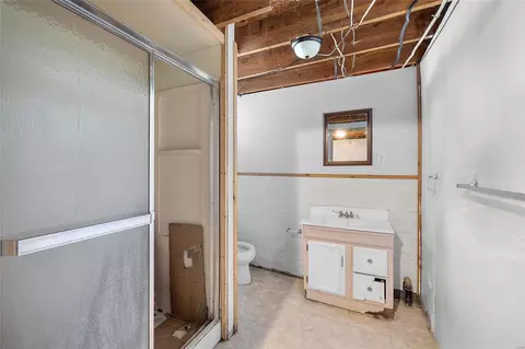 Bath - 447 Radford Ln, Ballwin, MO 63021 photo 1 of 1
