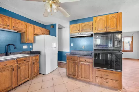 Kitchen - 447 Radford Ln, Ballwin, MO 63021 photo 1 of 2