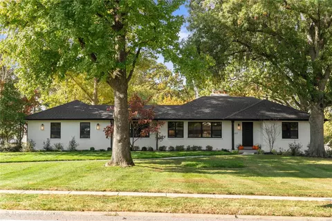 657 Henry Ave, Manchester, MO 63011