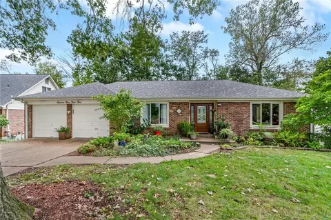 11945 Bardmont Dr, Saint Louis, MO 63126
