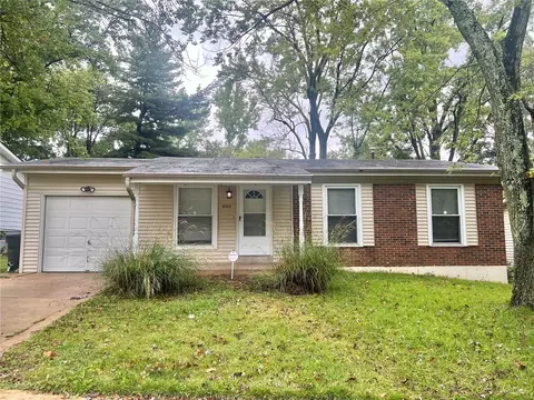 6702 Champana Dr, Florissant, MO 63033