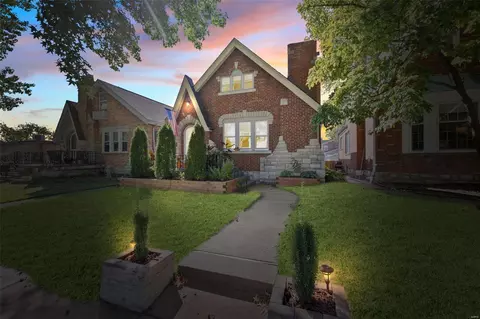 5808 Walsh St, Saint Louis, MO 63109