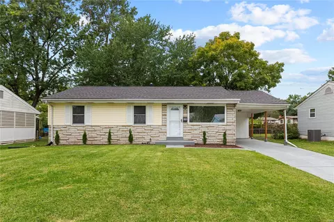 816 Riderwood Dr, Hazelwood, MO 63042
