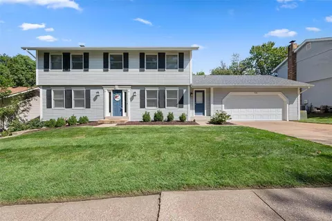 726 Jares Ct, Ballwin, MO 63011