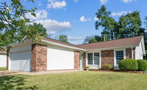 375 Novara Dr, Ballwin, MO 63021
