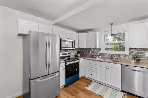 Kitchen - 903 Taylor Pl, O'fallon, MO 63366 photo 2 of 4