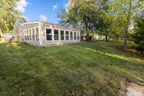 Exterior - 903 Taylor Pl, O'fallon, MO 63366 photo 4 of 5