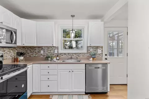 Kitchen - 903 Taylor Pl, O'fallon, MO 63366 photo 3 of 4