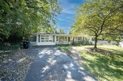 621 Crest Ct, Saint Louis, MO 63122