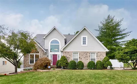 11001 Sandistan Dr, Saint Louis, MO 63146
