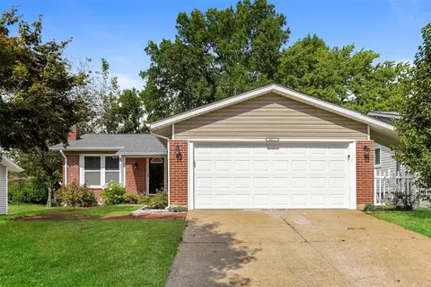 3611 Heather Trails Dr, Florissant, MO 63031