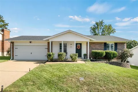 2713 Irondale Dr, Saint Louis, MO 63129
