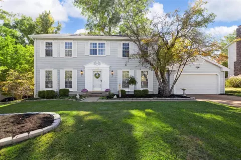 276 Oakleigh Woods Dr, Ballwin, MO 63011