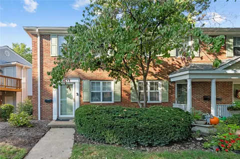 1419 Peacock Ln, Brentwood, MO 63144