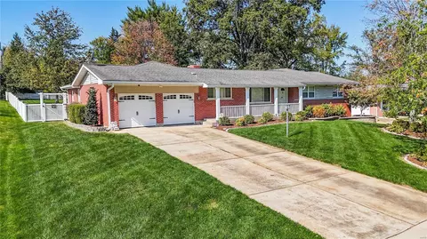 12209 Renwick Dr, Saint Louis, MO 63128