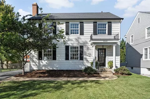 1209 W Lockwood Ave, Glendale, MO 63122