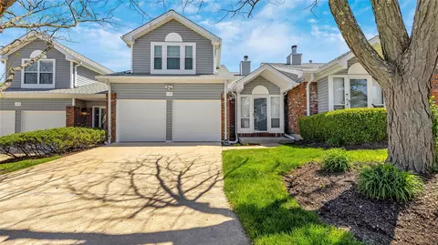 136 Kehrs Mill Bend Dr, Ballwin, MO 63011