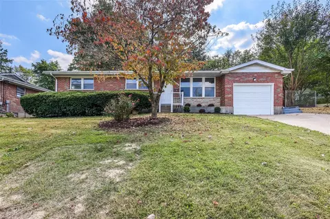 9616 Holtwood Rd, Breckenridge Hills, MO 63114