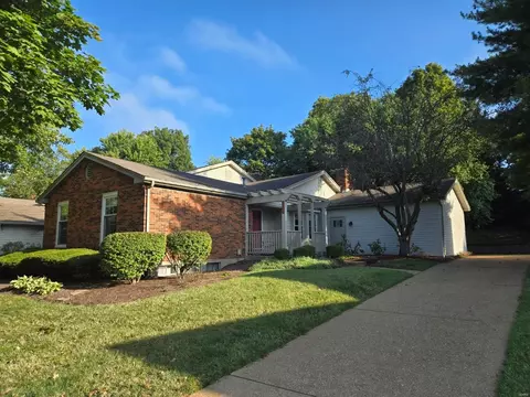 3059 Autumn Shores Dr, Maryland Heights, MO 63043