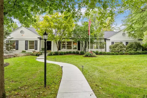 49 Clermont Ln, Ladue, MO 63124