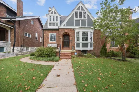 3857 Bowen St, Saint Louis, MO 63116