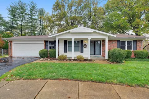1707 Pensacola Dr, Saint Louis, MO 63146