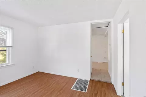 6166 Emerald Ave, Ferguson, MO 63135 photo 3