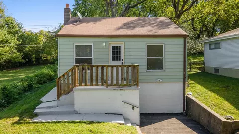 6166 Emerald Ave, Ferguson, MO 63135