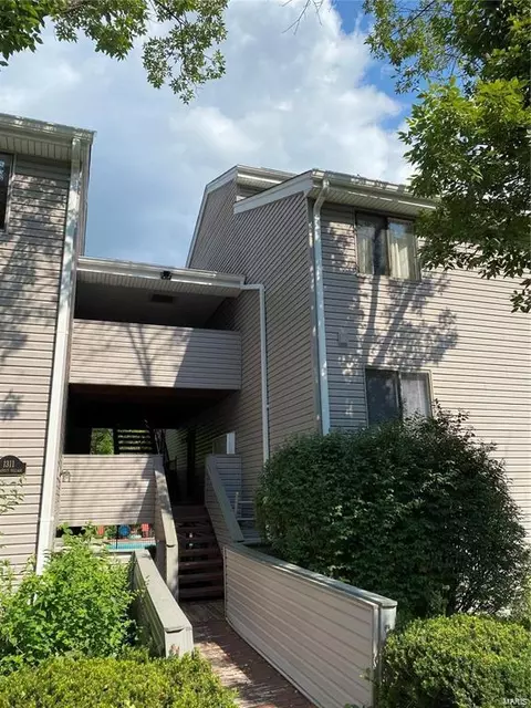 1311 Prospect Village Ln #F, Ballwin, MO 63021