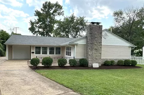 117 Woodridge Rd, Saint Louis, MO 63122