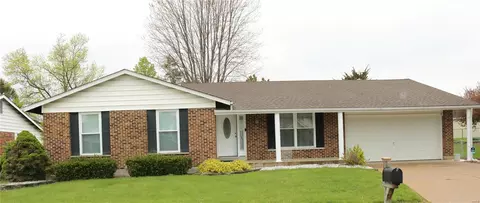 4031 Les Cherbourg Ln, Florissant, MO 63034